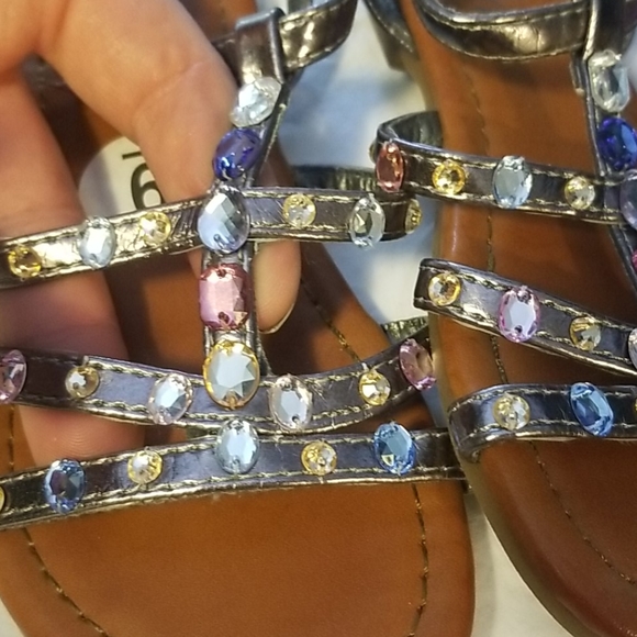 Girls size 9 and 10 sandals - Picture 2 of 4